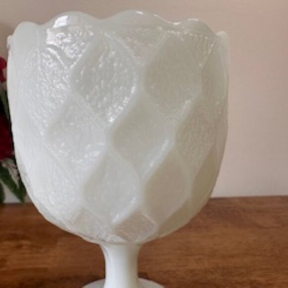 Vintage Milk‎ Glass Goblets Scalloped Pedestal Cups White Retro Barware MCM - Picture 2 of 7